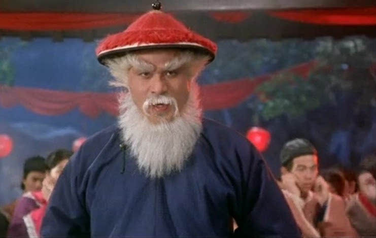 60岁张卫健掏出老年卡 求别欺负老人
