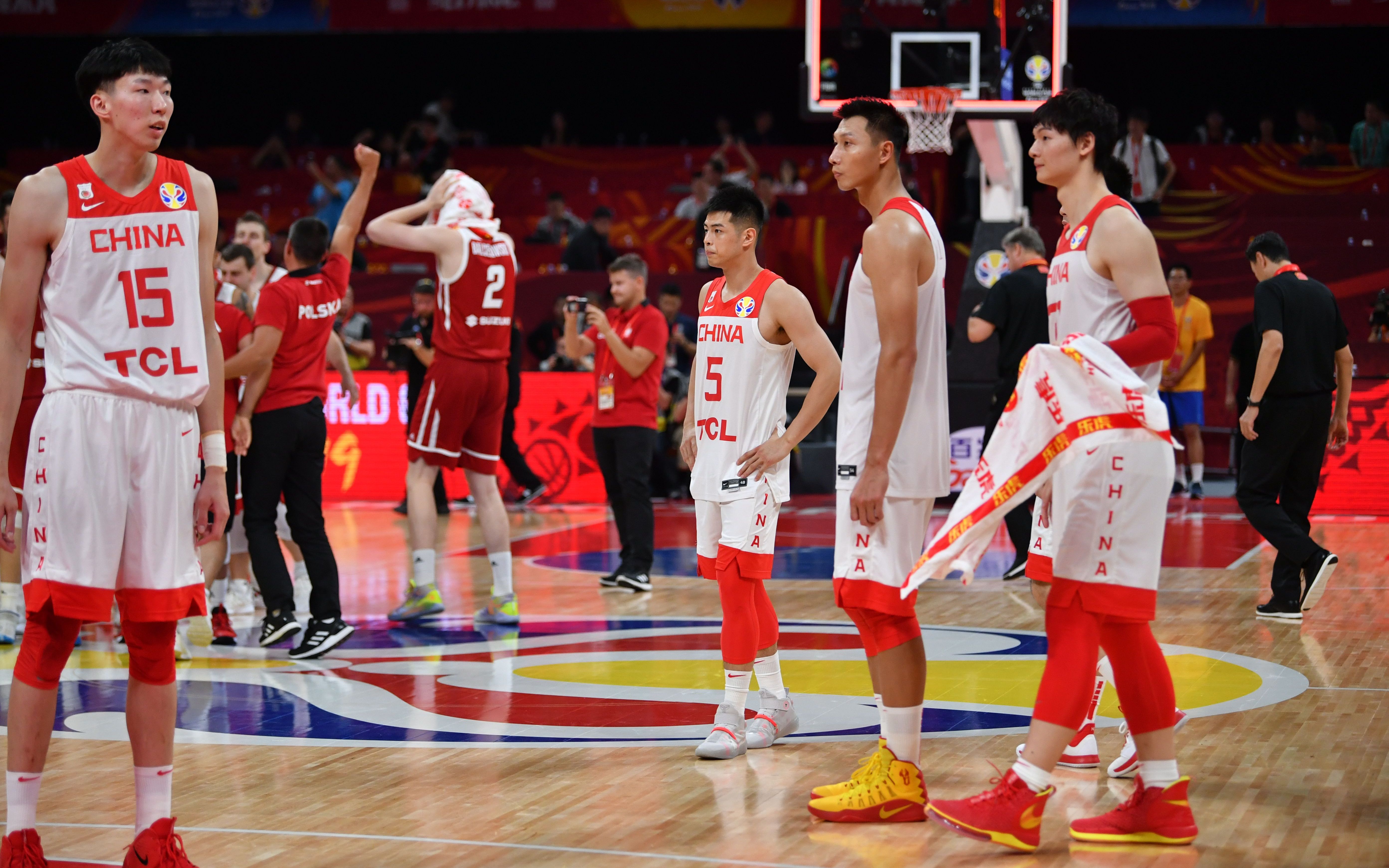 宿敌相逢中国男篮该如何应对面对宿敌相逢，中国男篮应以坚定的决心和策略来应对，具体可以采取以下措施