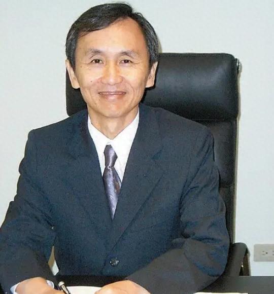 众多台湾网友看阅兵众多台湾网友观看阅兵庆典，共同见证国家力量与荣耀时刻